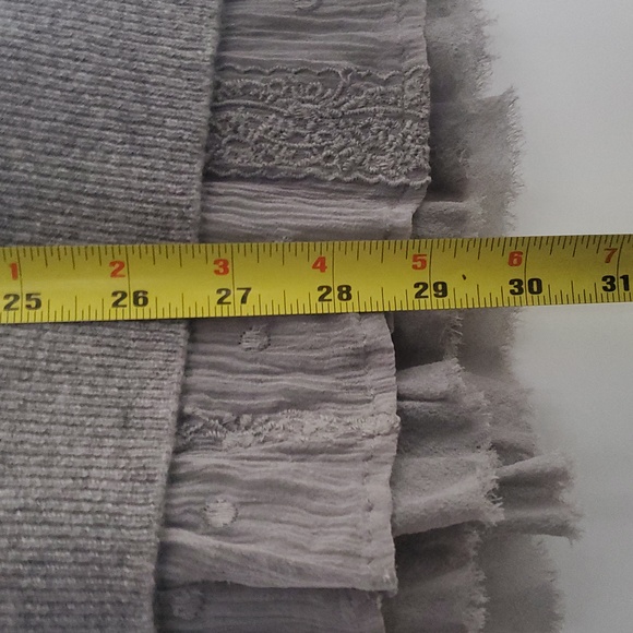 Garnet Hill Cashmere Shirttail Sweater Size Medium Grey Lace Bottom - Picture 13 of 14